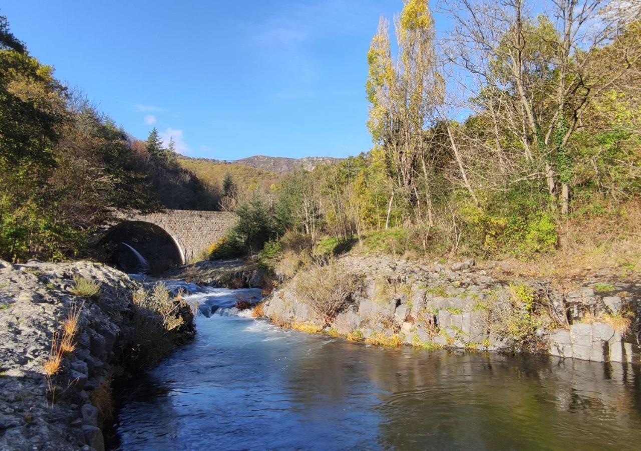 شقة Rives De Bourges Burzet المظهر الخارجي الصورة