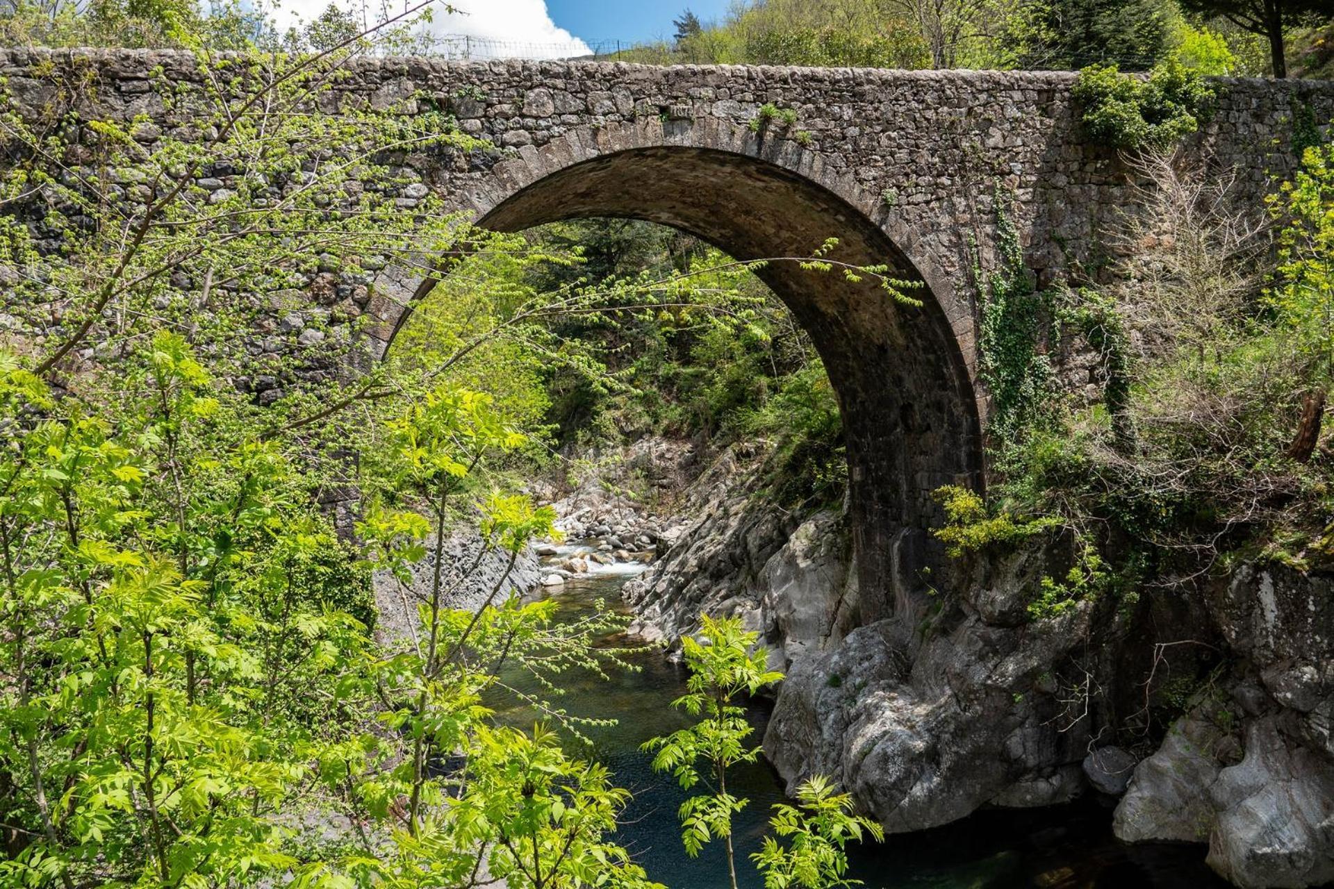 شقة Rives De Bourges Burzet المظهر الخارجي الصورة