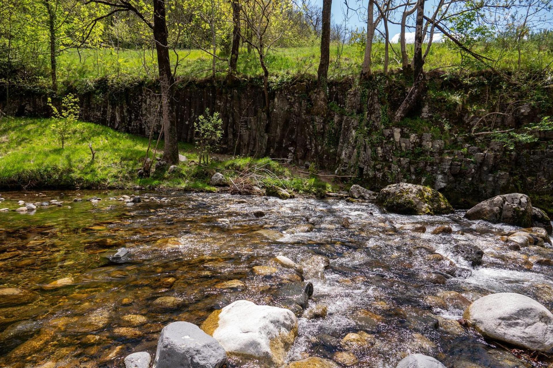 شقة Rives De Bourges Burzet المظهر الخارجي الصورة
