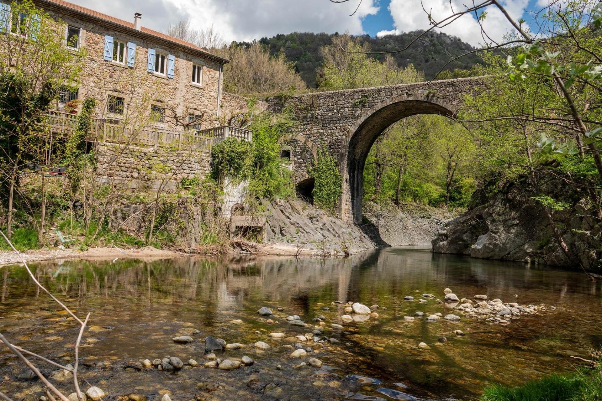 شقة Rives De Bourges Burzet المظهر الخارجي الصورة